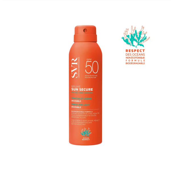 La Brume SVR Sun Secure SPF 50+ est présentée dans un flacon pulvérisateur orange vif au motif de récif corallien. Elle présente des caractéristiques écologiques telles que « Respect des Océans » et une « Formule Biodégradable », offrant à la fois un soin solaire haute protection et des avantages respectueux de l'océan. Dakar