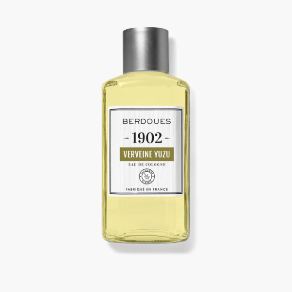 Flacon de Berdoues Verveine Yuzu Eau de Cologne Fraîche et Vivifiante 125 ml avec un bouchon argenté et un liquide jaunâtre à l'intérieur. dakar