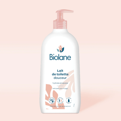 Un flacon de Biolane Lait de Toilette Douceur Visage