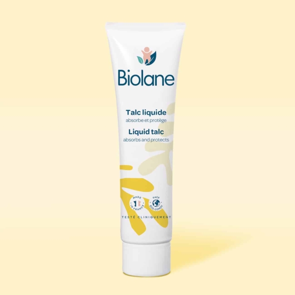 Un tube blanc de Biolane Talc Liquide Absorbe et Protège Anti Irritation 100 ml se dresse fièrement sur un fond jaune clair