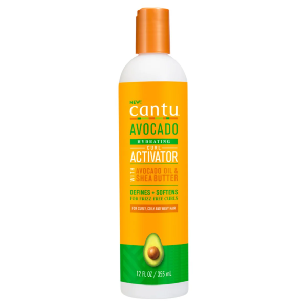 Un flacon de 355 ml de Cantu Avocado Crème Activation Boucles Hydratant Huile d'Avocat ET Beurre de Karité