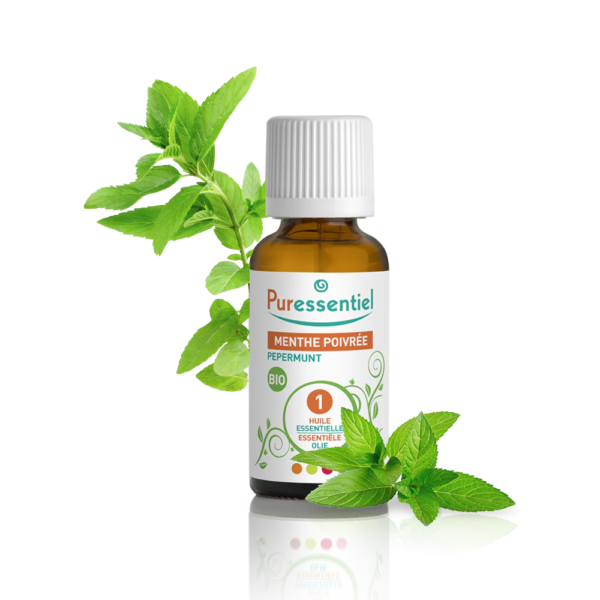 Un flacon de Puressentiel Huile Essentielle Menthe Poivrée BIO 30 ml entouré de feuilles de menthe poivrée. dakar