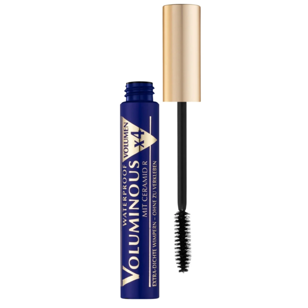 Un tube ouvert du Mascara Volumineux Imperméable Noir Waterproof 8 ml de L'Oréal Paris met en valeur son applicateur noir. Le packaging bleu et or, inspiré de l'esprit dynamique de Dakar, souligne son effet volumateur à la céramide pour des cils extra-épais. Dakar