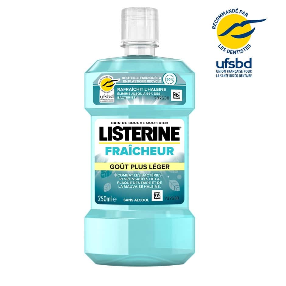 Flacon de rince-bouche LISTERINE Bain de Bouche Fraicheur Goût Plus Léger (250 ml) au liquide vert clair