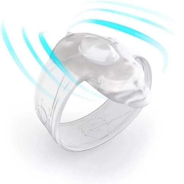 La Bague Stimulation du Point G LOVE TO LOVE en blanc est un appareil portable élégant et moderne orné d'ondes de signal Wi-Fi bleues