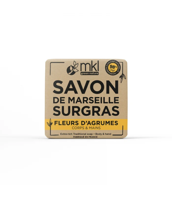 Paquet beige de savon MKL Savon de Marseille 100g étiqueté "Fleurs d'agrumes" au parfum de fleurs d'agrumes. dakar