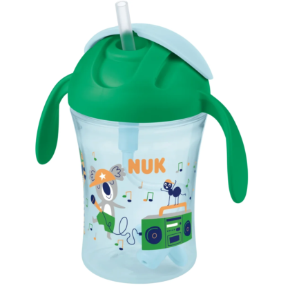 Un gobelet NUK Apprendre à boire avec Paille Motion Cup Vert 230 ml