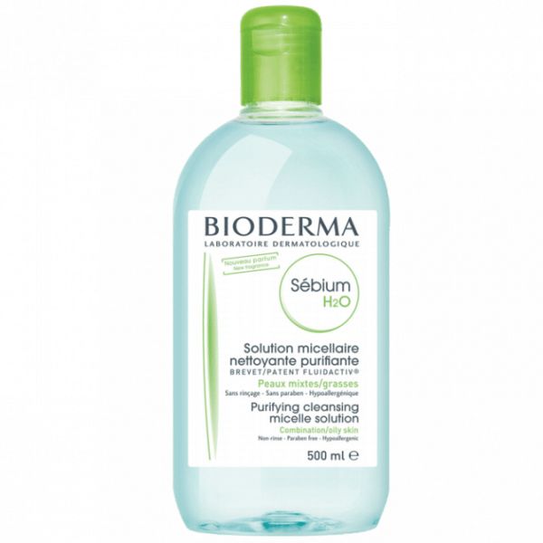 Un flacon de 500 ml de la solution micellaire nettoyante purifiante SÉBIUM H2O de Bioderma est présenté, avec un bouchon vert et une étiquette transparente. Idéal pour purifier et nettoyer les peaux grasses et mixtes, cet essentiel de soin est tout aussi essentiel à Dakar qu'à l'échelle mondiale. Dakar