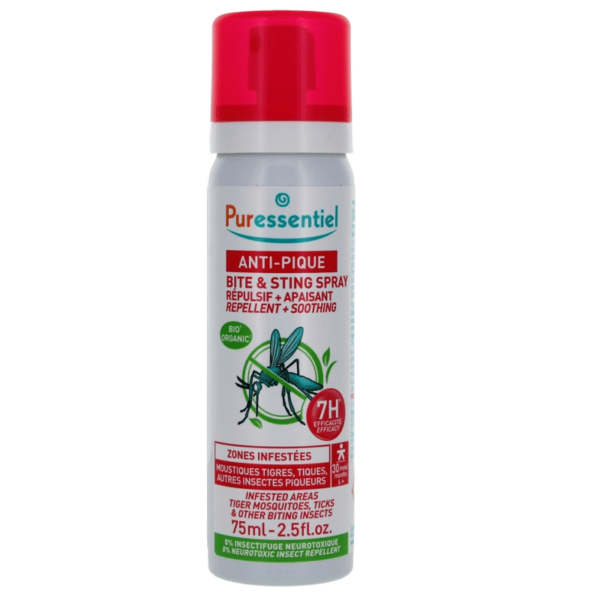 Un flacon de Puressentiel Anti-Pique Spray Répulsif + Apaisant 7H Zones Infestées 75 ml avec bouchon rouge