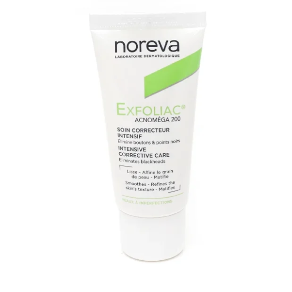 Un tube de Noreva Exfoliac Acnoméga 200 soin correcteur intensif 30 ml pour éliminer les points noirs sur fond blanc.