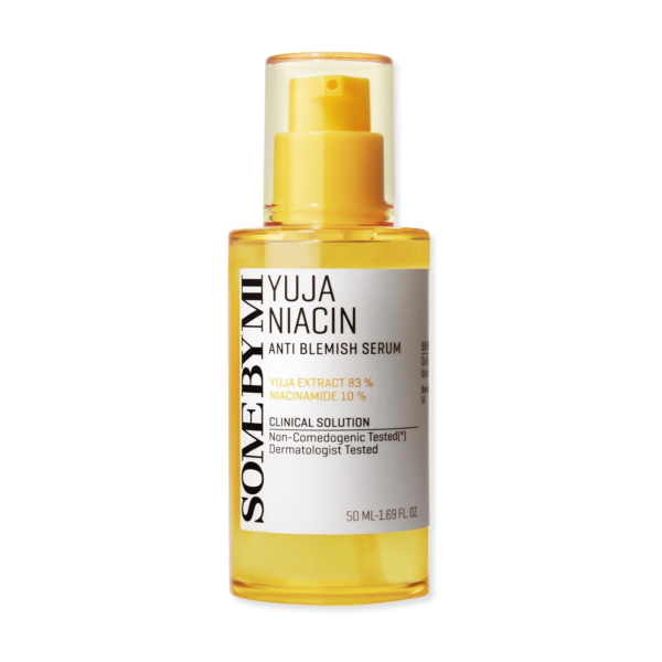 Un flacon jaune de 50 ml de Some By Mi Yuja Niacin Blemish Care Sérum Anti-Imperfections avec un distributeur à pompe et les détails du produit sur l'étiquette. dakar